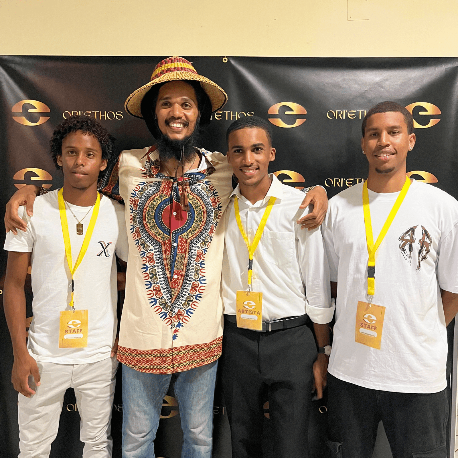 Concerto Firmino Canta no Feminino em Cabo Verde, organizado pela Oriatus, empresa especializada em eventos e agenciamento de artistas. Espetáculo inesquecível com música ao vivo, cultura e animação.