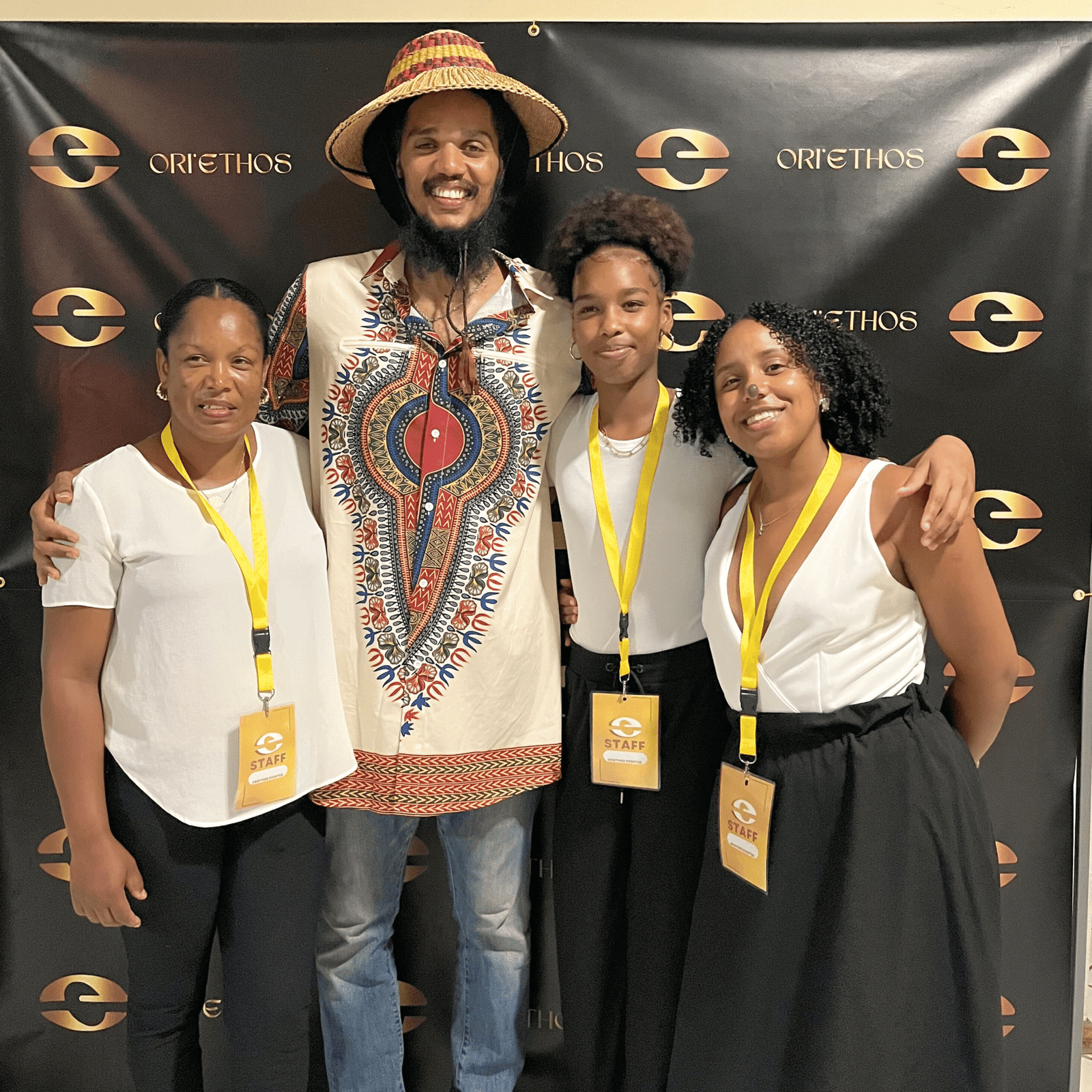Concerto Firmino Canta no Feminino em Cabo Verde, organizado pela Oriatus, empresa especializada em eventos e agenciamento de artistas. Espetáculo inesquecível com música ao vivo, cultura e animação.