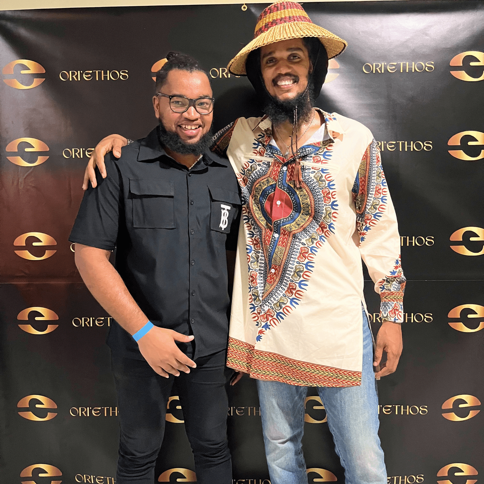 Concerto Firmino Canta no Feminino em Cabo Verde, organizado pela Oriatus, empresa especializada em eventos e agenciamento de artistas. Espetáculo inesquecível com música ao vivo, cultura e animação.
